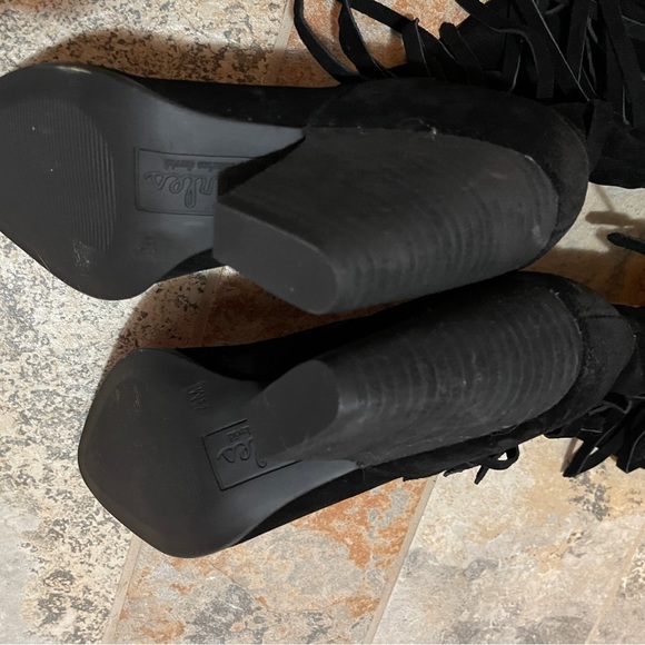 👢Charles David Black Leather Suede Pointed Toe Fringe style Boots! - Picture 13 of 13